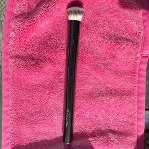 Hourglass concealer brush